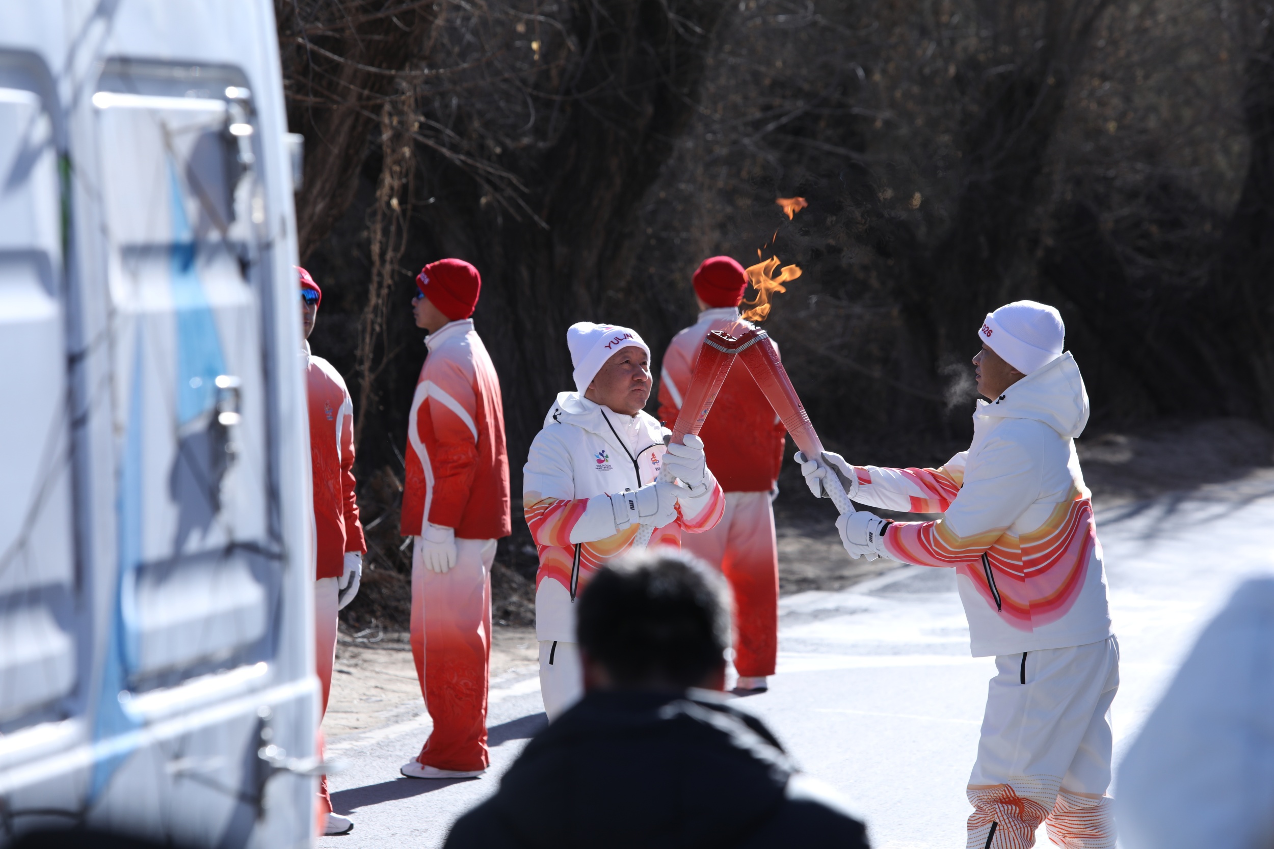 1768181171324333.jpg 碰火炬2_副本.jpg